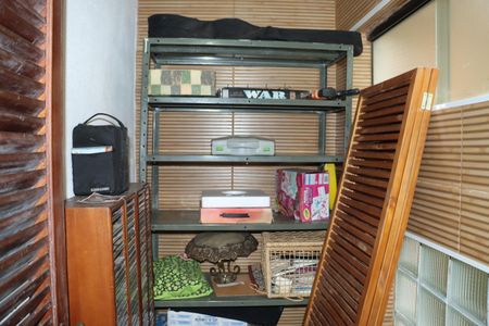 Casa de condomínio para alugar com 400m², 5 quartos e 4 vagasEdicula