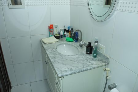 Casa de condomínio para alugar com 400m², 5 quartos e 4 vagasBanheiro de Serviço