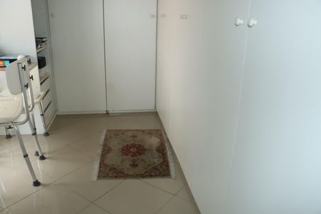 Casa de condomínio para alugar com 400m², 5 quartos e 4 vagasCloset Suíte 1