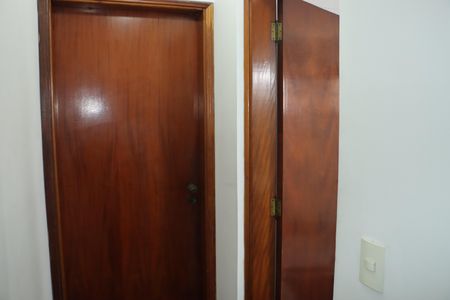 Casa de condomínio para alugar com 400m², 5 quartos e 4 vagasCorredor 