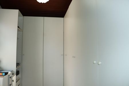 Casa de condomínio para alugar com 400m², 5 quartos e 4 vagasCloset Suíte 1