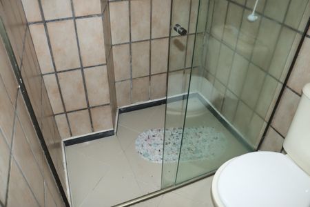 Casa de condomínio para alugar com 400m², 5 quartos e 4 vagasEdicula