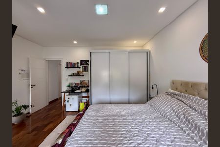 Casa para alugar com 550m², 4 quartos e 4 vagasSuíte 1