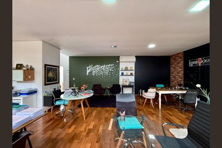 Casa para alugar com 550m², 4 quartos e 4 vagasEscritório 