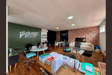 Casa para alugar com 550m², 4 quartos e 4 vagasEscritório 