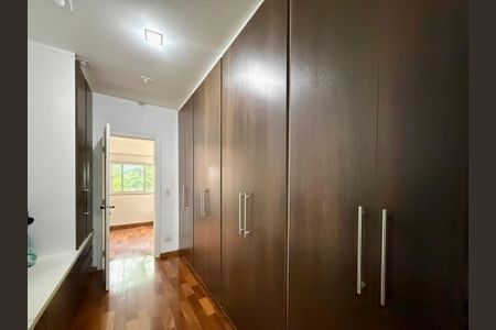 Casa para alugar com 550m², 4 quartos e 4 vagasCloset Suíte 2