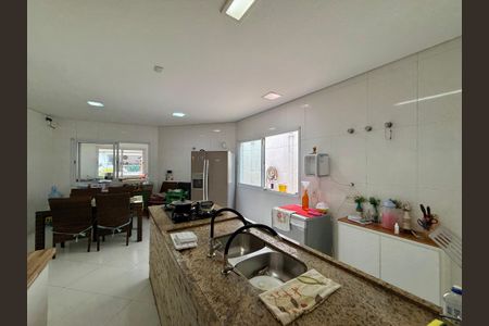 Casa para alugar com 550m², 4 quartos e 4 vagasCozinha 