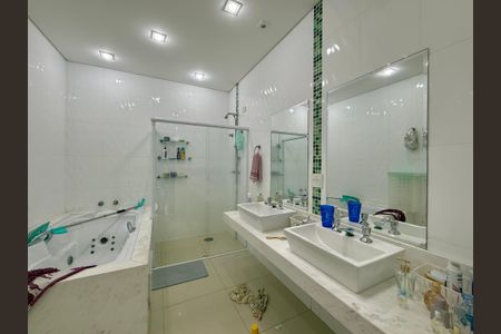 Casa para alugar com 550m², 4 quartos e 4 vagasBanheiro Suíte 2