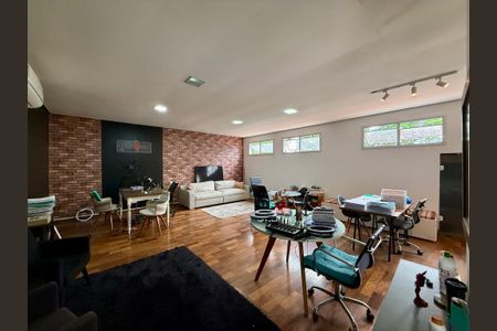 Casa para alugar com 550m², 4 quartos e 4 vagasEscritório 