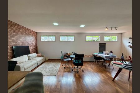 Casa para alugar com 550m², 4 quartos e 4 vagasEscritório 