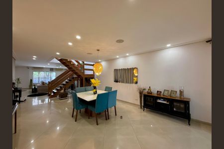 Casa para alugar com 550m², 4 quartos e 4 vagasSala 