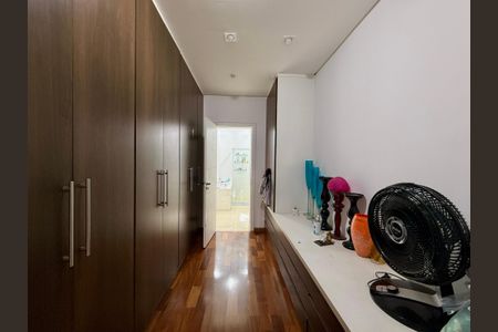 Casa para alugar com 550m², 4 quartos e 4 vagasCloset Suíte 2
