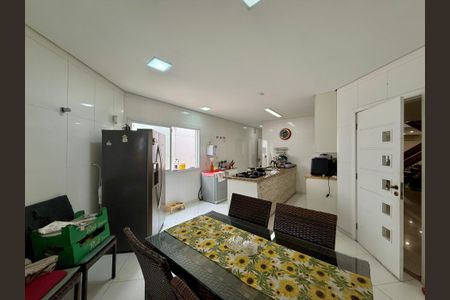 Casa para alugar com 550m², 4 quartos e 4 vagasCozinha 