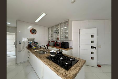 Casa para alugar com 550m², 4 quartos e 4 vagasCozinha 