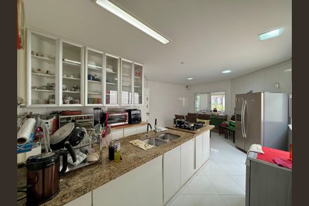 Casa para alugar com 550m², 4 quartos e 4 vagasCozinha 