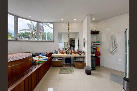 Casa para alugar com 550m², 4 quartos e 4 vagasBanheiro Suíte 1