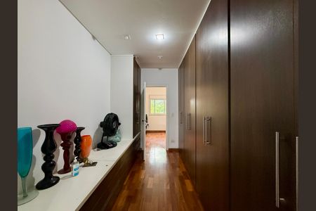 Casa para alugar com 550m², 4 quartos e 4 vagasCloset Suíte 2