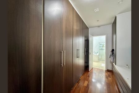 Casa para alugar com 550m², 4 quartos e 4 vagasCloset Suíte 2