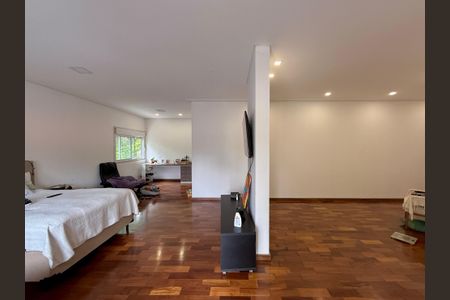 Casa para alugar com 550m², 4 quartos e 4 vagasSuíte 2