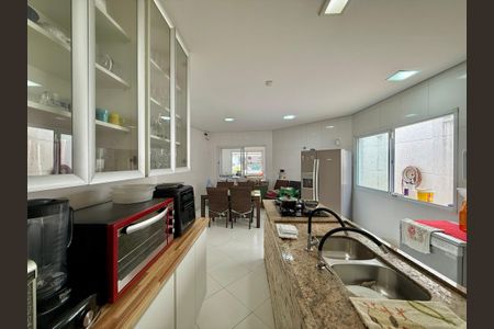 Casa para alugar com 550m², 4 quartos e 4 vagasCozinha 