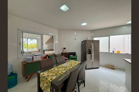 Casa para alugar com 550m², 4 quartos e 4 vagasCozinha 
