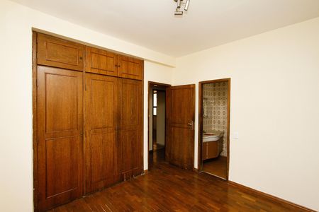 Apartamento à venda com 129m², 4 quartos e 2 vagasQuarto 2 - Suíte