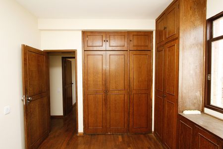 Apartamento à venda com 129m², 4 quartos e 2 vagasQuarto 3