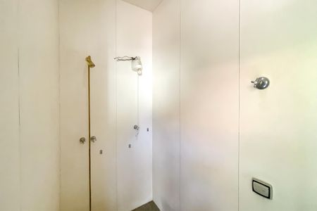 Casa para alugar com 400m², 4 quartos e 5 vagas Casa para alugar com 400m², 4 quartos e 5 vagasBanheiro de serviço