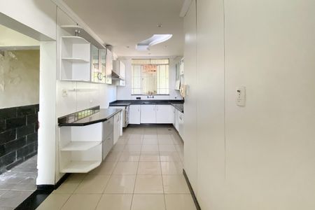 Casa para alugar com 400m², 4 quartos e 5 vagas Casa para alugar com 400m², 4 quartos e 5 vagasCozinha