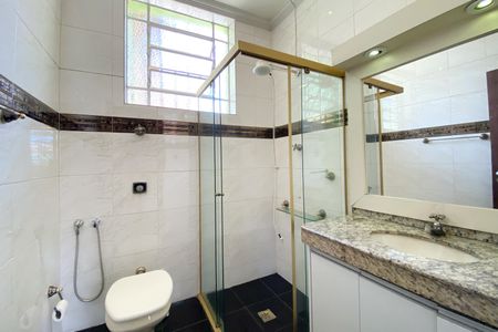 Casa para alugar com 400m², 4 quartos e 5 vagas Casa para alugar com 400m², 4 quartos e 5 vagasBanheiro