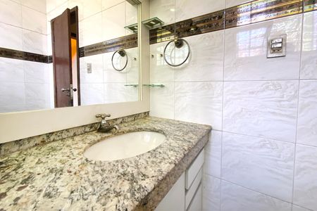 Casa para alugar com 400m², 4 quartos e 5 vagas Casa para alugar com 400m², 4 quartos e 5 vagasBanheiro