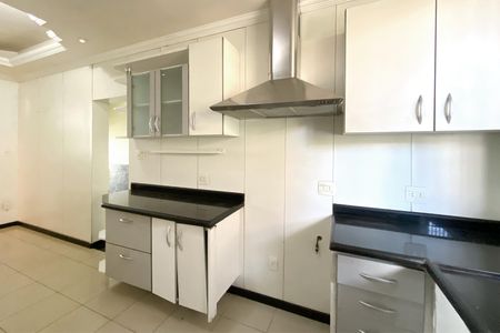 Casa para alugar com 400m², 4 quartos e 5 vagas Casa para alugar com 400m², 4 quartos e 5 vagasCozinha