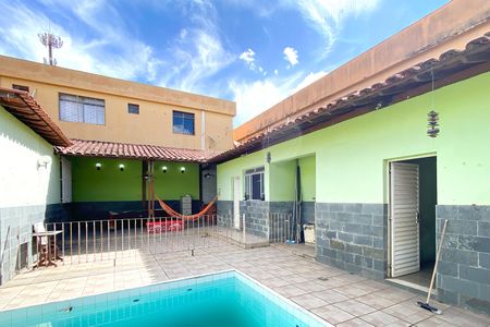 Casa para alugar com 400m², 4 quartos e 5 vagas Casa para alugar com 400m², 4 quartos e 5 vagasPiscina