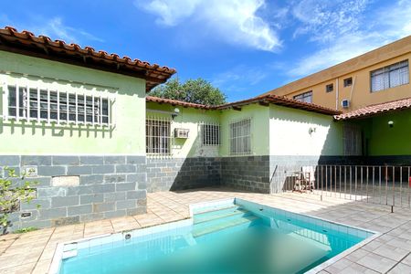 Casa para alugar com 400m², 4 quartos e 5 vagas Casa para alugar com 400m², 4 quartos e 5 vagasPiscina