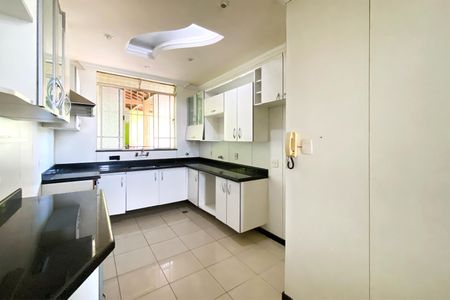 Casa para alugar com 400m², 4 quartos e 5 vagas Casa para alugar com 400m², 4 quartos e 5 vagasCozinha