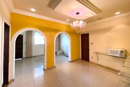 Casa para alugar com 400m², 4 quartos e 5 vagas Casa para alugar com 400m², 4 quartos e 5 vagasSala de Estar