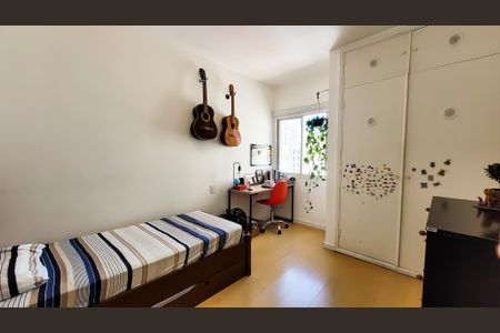 Quarto de apartamento à venda com 1 quarto, 43m² em Cambuí, Campinas