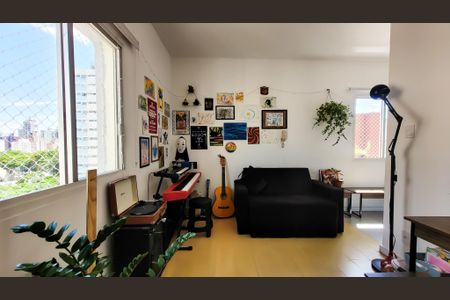 Sala de apartamento à venda com 1 quarto, 43m² em Cambuí, Campinas