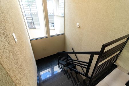 Apartamento para alugar com 40m², 2 quartos e sem vaga Apartamento para alugar com 40m², 2 quartos e sem vagaEscada