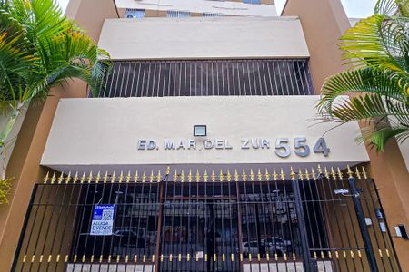 Apartamento para alugar com 49m², 2 quartos e 1 vaga Apartamento para alugar com 49m², 2 quartos e 1 vagaFachada e portaria com placa