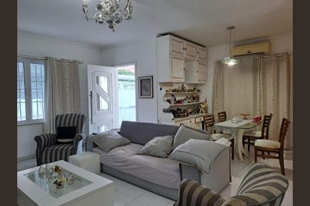 Casa à venda com 3 quartos, 220m² em Itaipu, Niterói