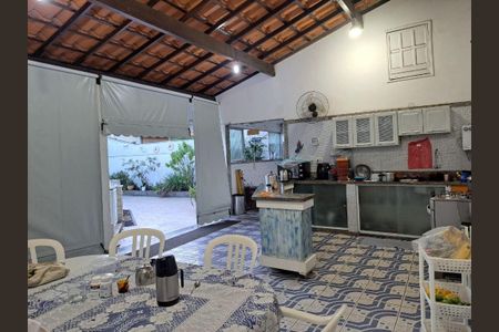 Casa à venda com 3 quartos, 220m² em Itaipu, Niterói