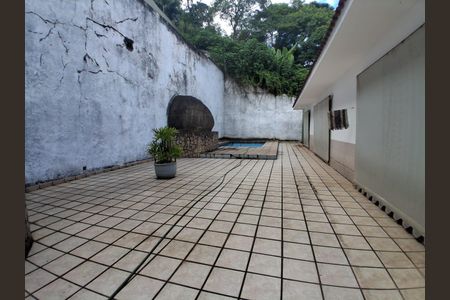 Casa de condomínio para alugar com 450m², 4 quartos e 5 vagas Casa de condomínio para alugar com 450m², 4 quartos e 5 vagasÁrea externa