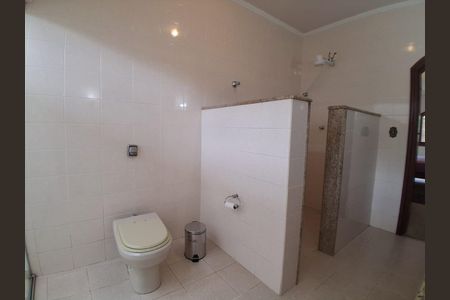 Casa de condomínio para alugar com 450m², 4 quartos e 5 vagas Casa de condomínio para alugar com 450m², 4 quartos e 5 vagasBanheiro