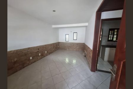 Casa à venda com 2 quartos, 95m² em Sapê, Niterói