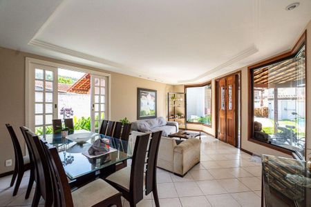 Casa à venda com 3 quartos, 289m² em Piratininga, Niterói