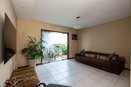 Casa à venda com 3 quartos, 289m² em Piratininga, Niterói