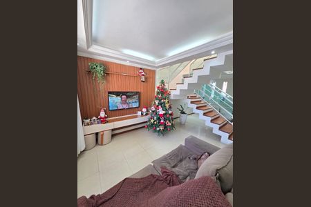 Casa à venda com 3 quartos, 140m² em Utinga, Santo André