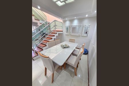 Casa à venda com 3 quartos, 140m² em Utinga, Santo André