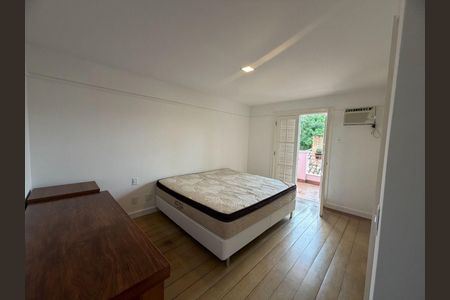 Casa à venda com 6 quartos, 700m² em Piratininga, Niterói